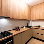 Soni Exclusive 342 Plaza With Private Parking & Self Check-in ブカレスト