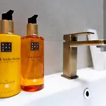 Soni Exclusive 342 Plaza With Private Parking & Self Check-in