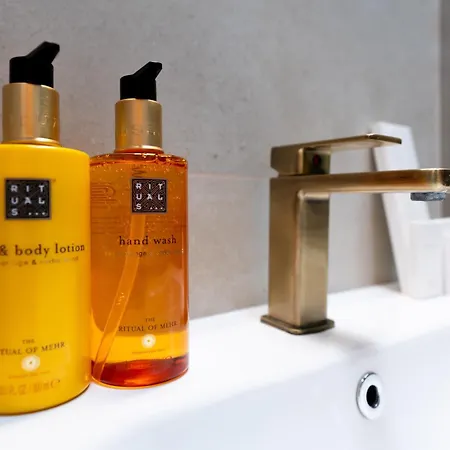 Soni Exclusive 342 Plaza With Private Parking & Self Check-in