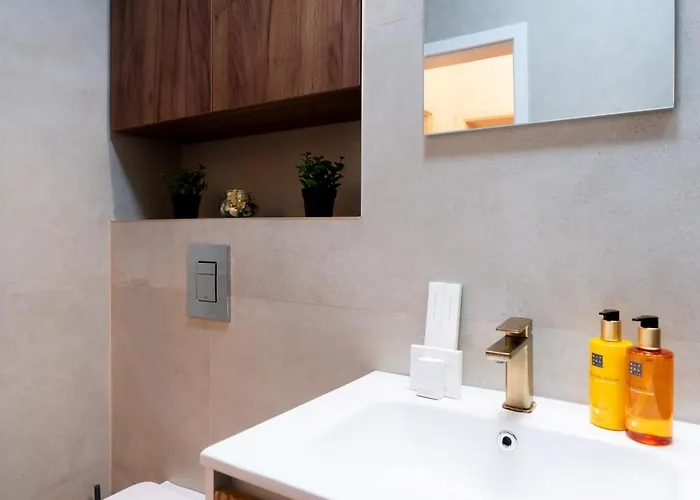 Soni Exclusive 342 Plaza With Private Parking & Self Check-in Bukarest